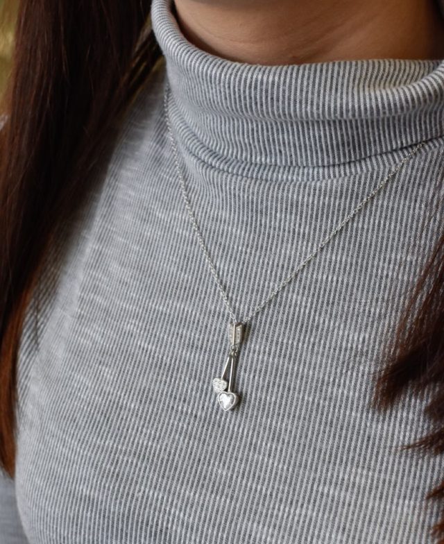 Stříbrný náhrdelník se zirkony dvě srdce bílá 12037.1 crystal