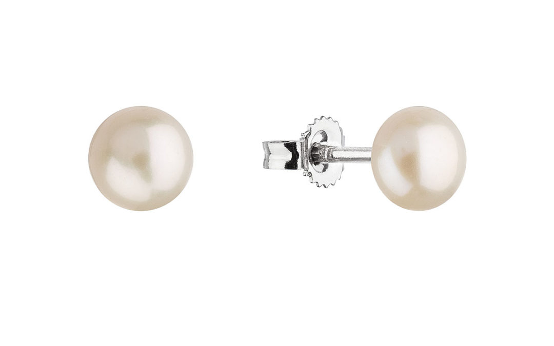 Stříbrné náušnice pecky s bílou říční perlou 21064.1
