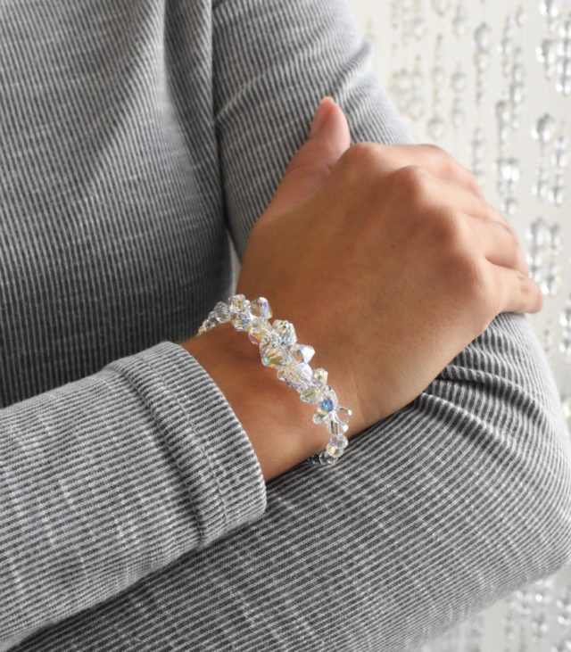 Stříbrný náramek se Swarovski krystaly AB efekt 33075.2