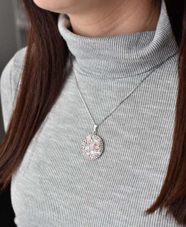 Stříbrný přívěsek s krystaly Swarovski růžový kulatý 34131.3