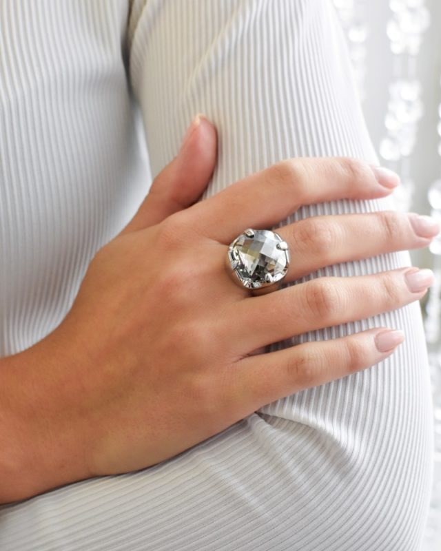 Stříbrný prsten s krystaly šedý 35803.5