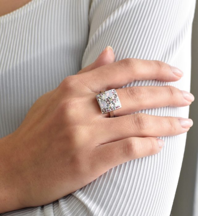 Stříbrný prsten s krystaly Swarovski růžový 35045.3