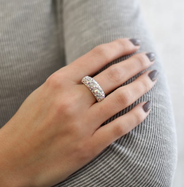 Stříbrný prsten s krystaly Swarovski ab efekt 35031.2