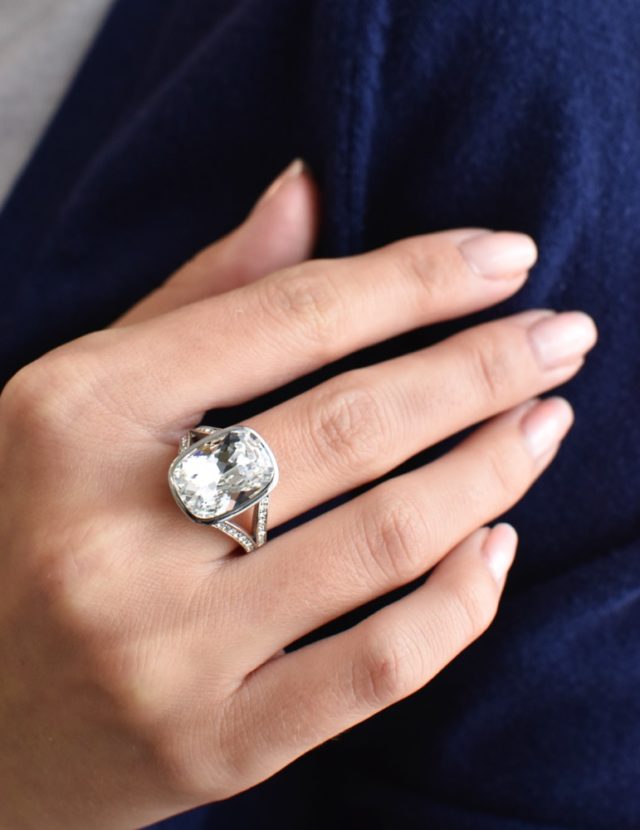 Stříbrný prsten s krystaly Swarovski bílý obdélník 35051.1