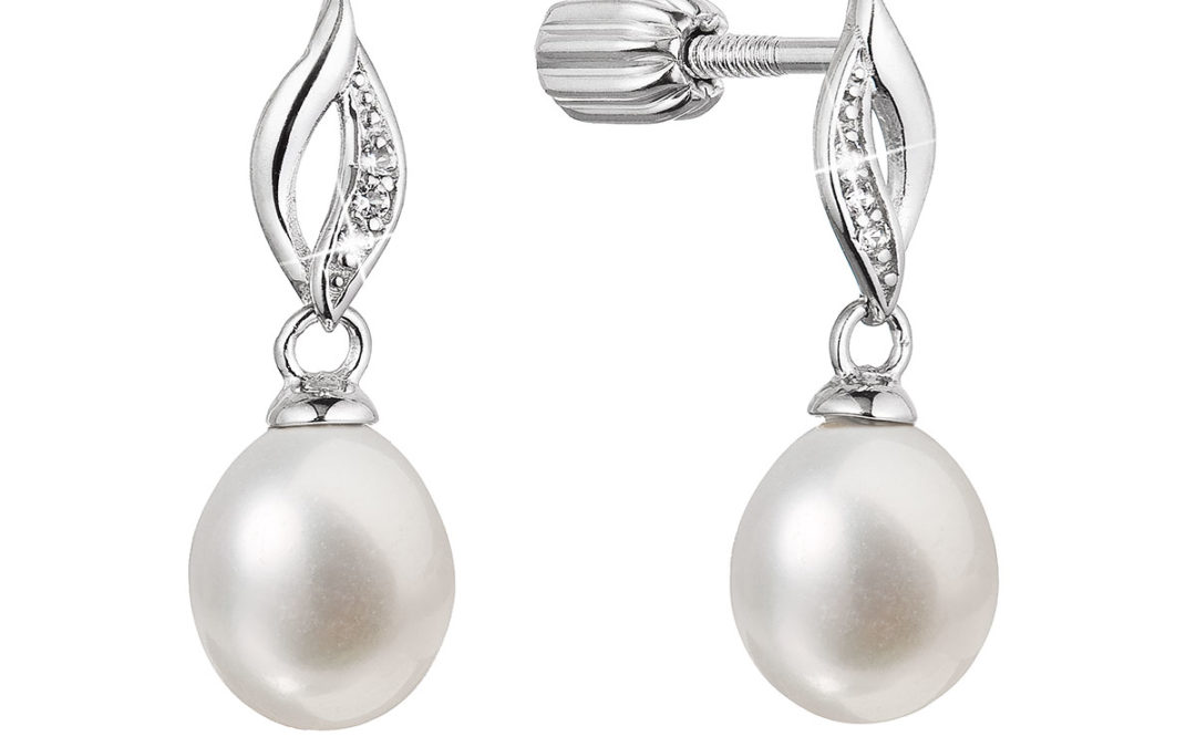 Stříbrné náušnice visací s říční perlou a zirkony bílá 21104.1B